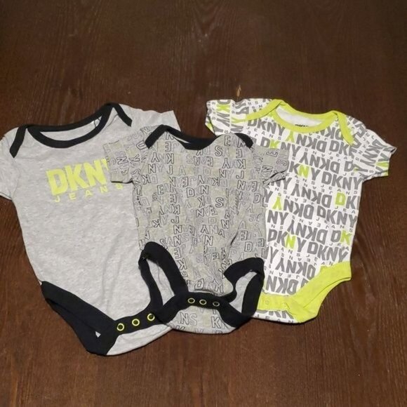 DKNY Jeans 0-3 Months Baby T Shirt ONE PIECE Short Sleeve Snap Crotch - Picture 13 of 13